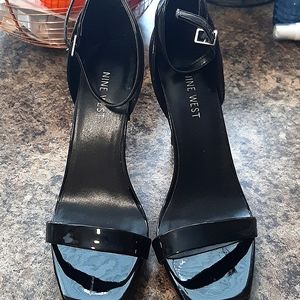 Women's nine West black stiletto heels